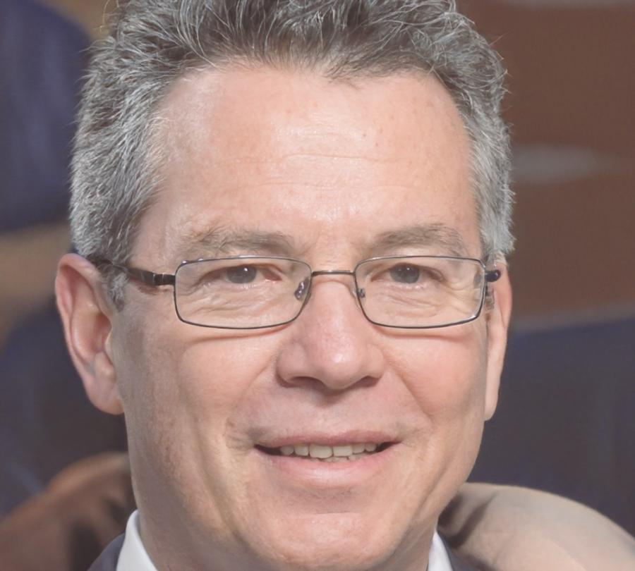 Carlos Fernández, Analista Senior de Inversiones